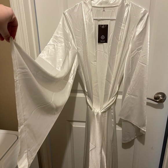 White Long Boudoir Robe | SecretLoveLingerie - Picture 5 of 8